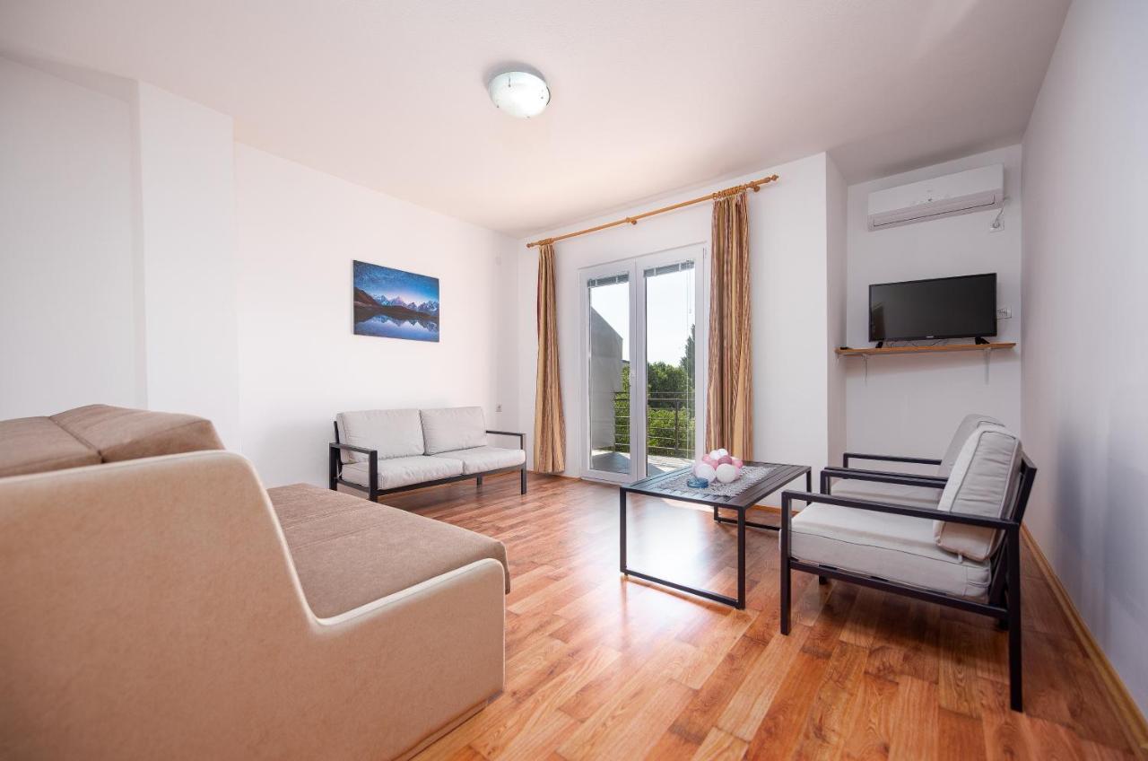 Apartmani Mila ゴルニ・カリン エクステリア 写真