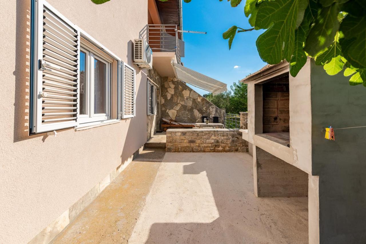 Apartmani Mila ゴルニ・カリン エクステリア 写真